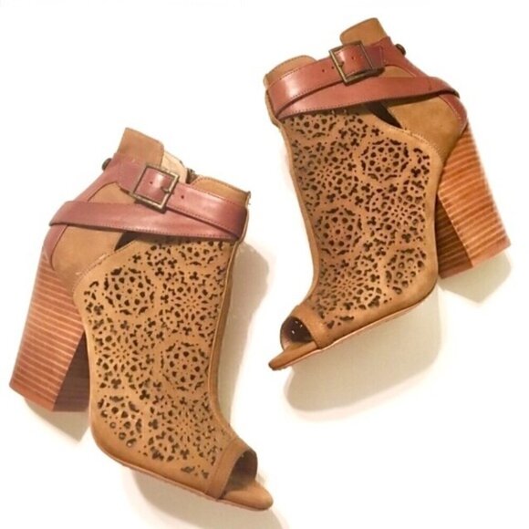 Vince Camuto Brown Maizy Perforated Leather Peep Toe Booties Size 10 - Picture 1 of 7